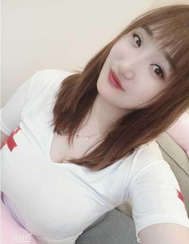 丰满的小姐姐，胸大